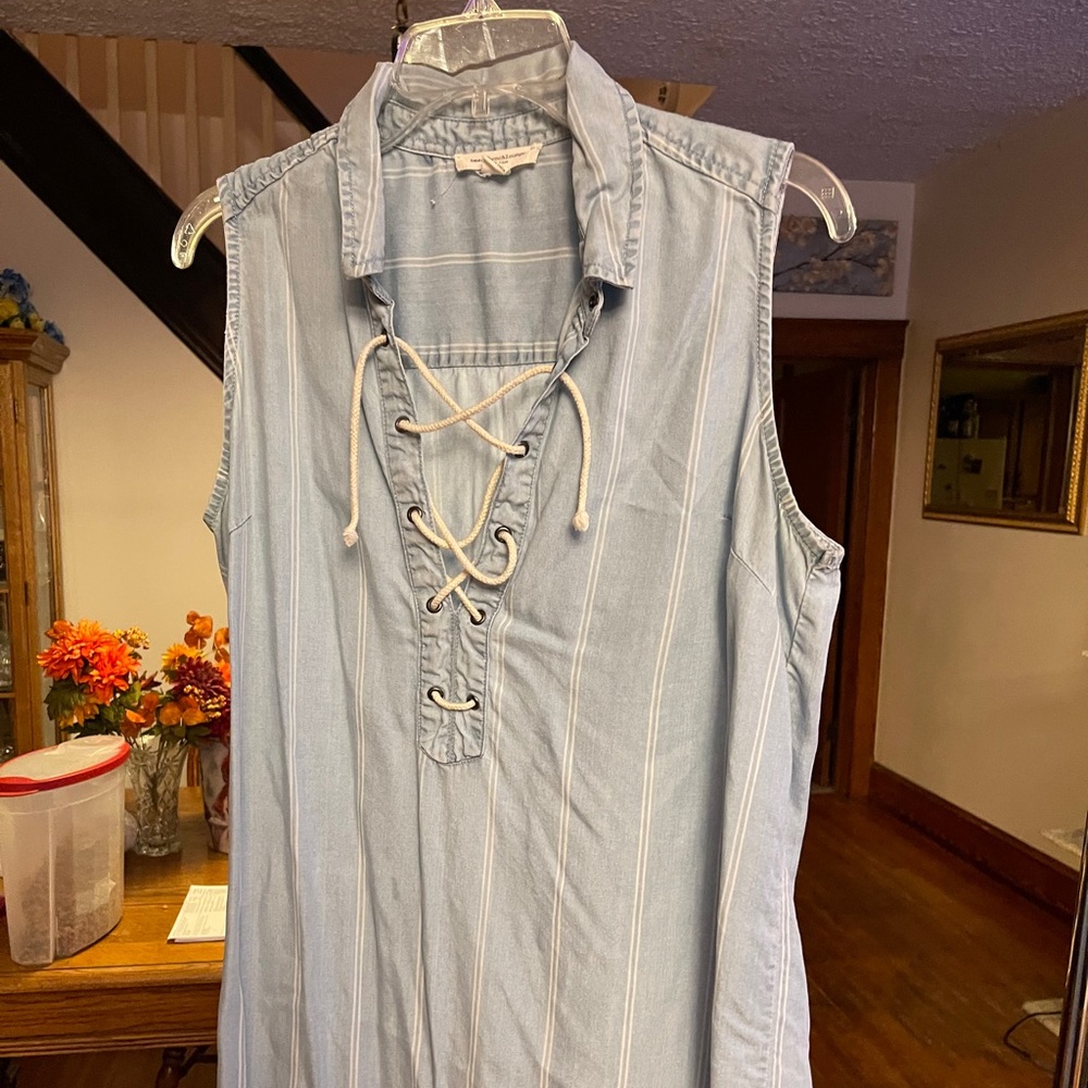 Sleeveless beachlunchlounge collared shirt